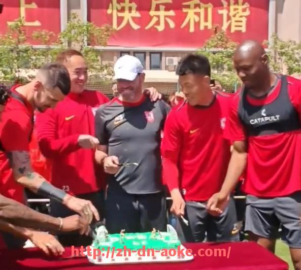 澳客足彩-世俱杯球员年龄结构分析与球队代际更替趋势探讨